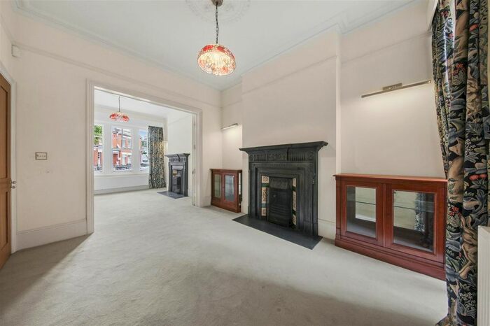 7 Bedroom Semi-Detached House To Rent In Milton Park, London, N6