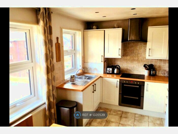 2 Bedroom Flat To Rent In Holley Road, London, W3