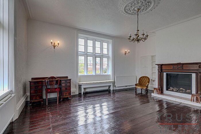 5 Bedroom Detached House To Rent In Liversedge Hall Lane, Liversedge, WF15