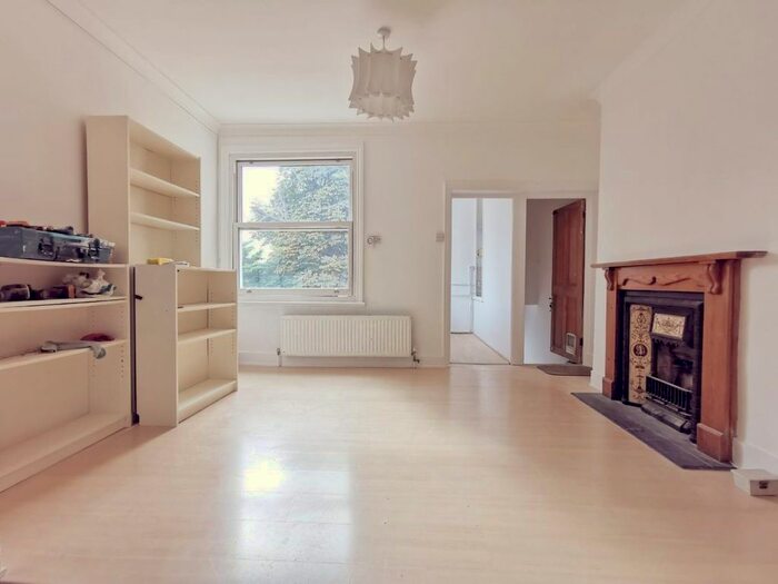 2 Bedroom Flat To Rent In Durnsford Road, London, SW19