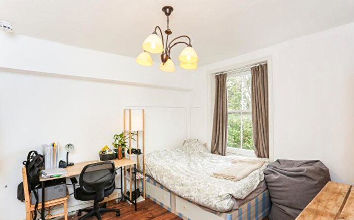 Studio To Rent In Nevern Place, SW5