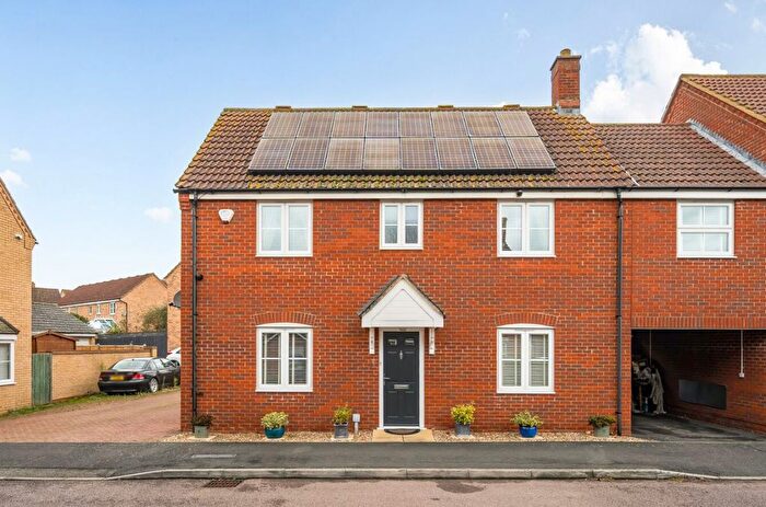 4 Bedroom Link Detached House For Sale In Maskell Drive, Bedford, MK41