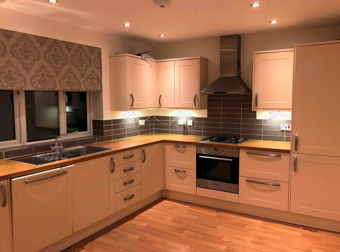 3 Bedroom Flat To Rent In High Street, Banstead, SM7