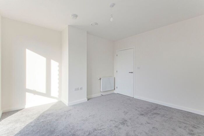 1 Bedroom Flat To Rent In Pier Way London, SE28