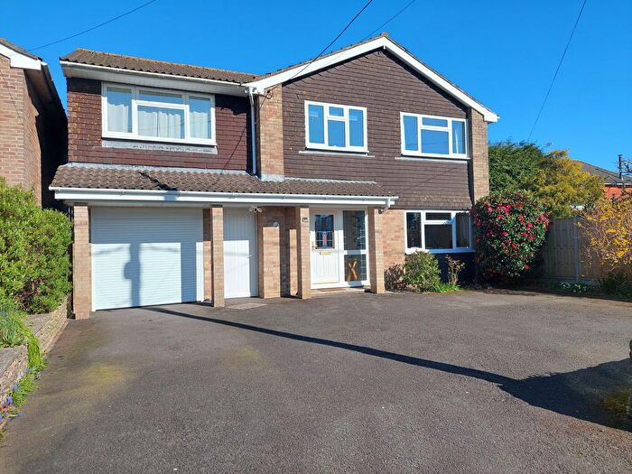 4 Bedroom Barn Conversion For Sale In Park Avenue, Lymington, SO41