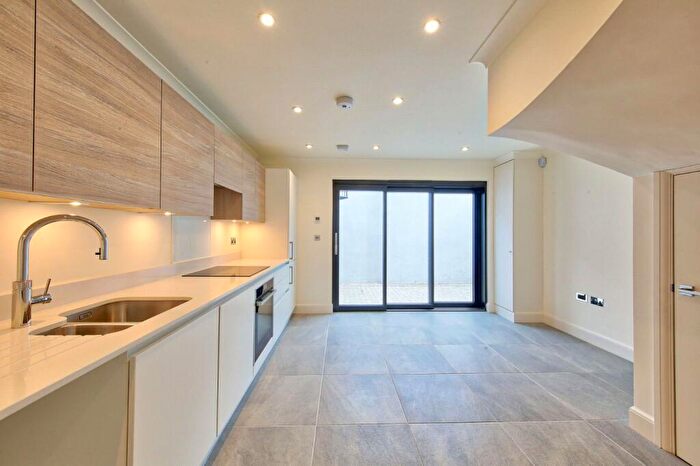 2 Bedroom Terraced House To Rent In High Street, Hampton Wick, Kingston Upon Thames, KT1