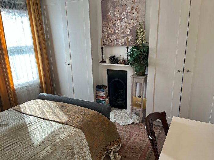 2 Bedroom Cottage For Sale In Church Walk, Chertsey, KT16