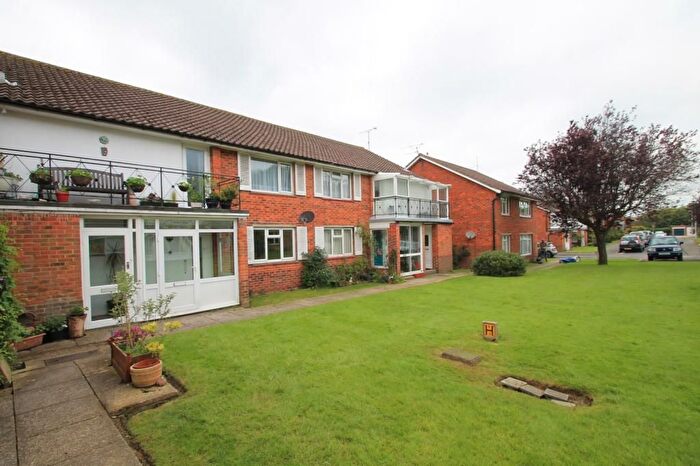 2 Bedroom Flat To Rent In Chatsmore Crescent, Goring-By-Sea, Worthing, BN12