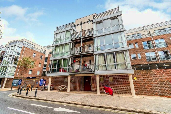 2 Bedroom Flat To Rent In Admiralty Road, Portsmouth, Hampshire, PO1