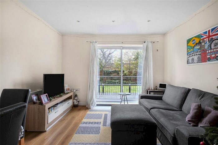 1 Bedroom Flat For Sale In Cherrywood Lodge, Birdwood Avenue, London, SE13