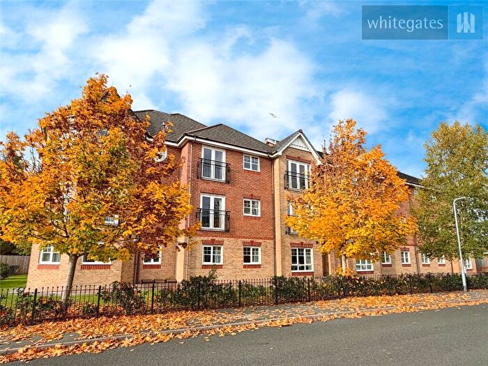 2 Bedroom Flat To Rent In Lamberton Drive, LL11