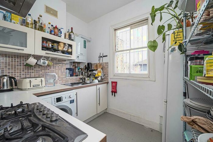 3 Bedroom Flat To Rent In Chatsworth Road, Clapton, London, E5