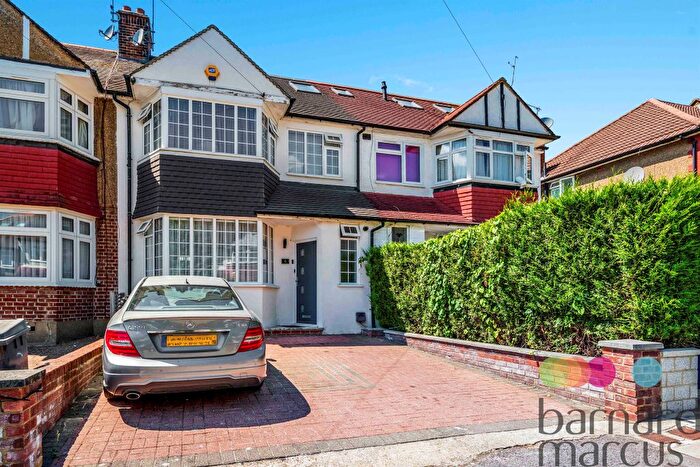 4 Bedroom Terraced House For Sale In Cardrew Avenue, London, N12