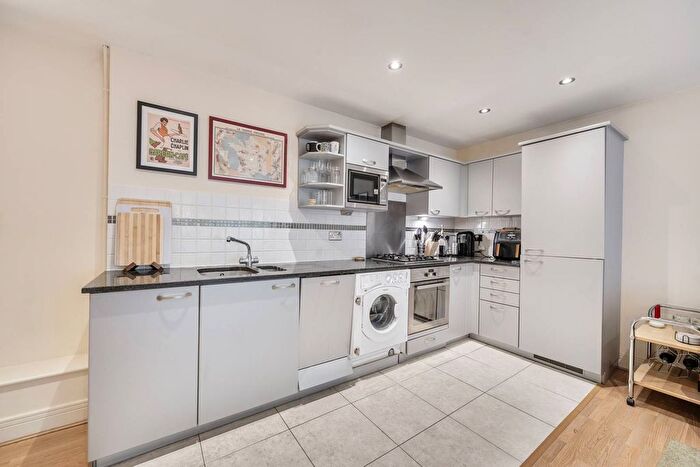 1 Bedroom Flat To Rent In Goswell Road, Clerkenwell, London, EC1V