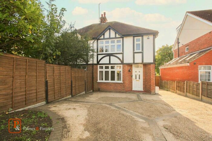 3 Bedroom Semi-Detached House To Rent In St Andrews Avenue, Colchester, Essex, CO4