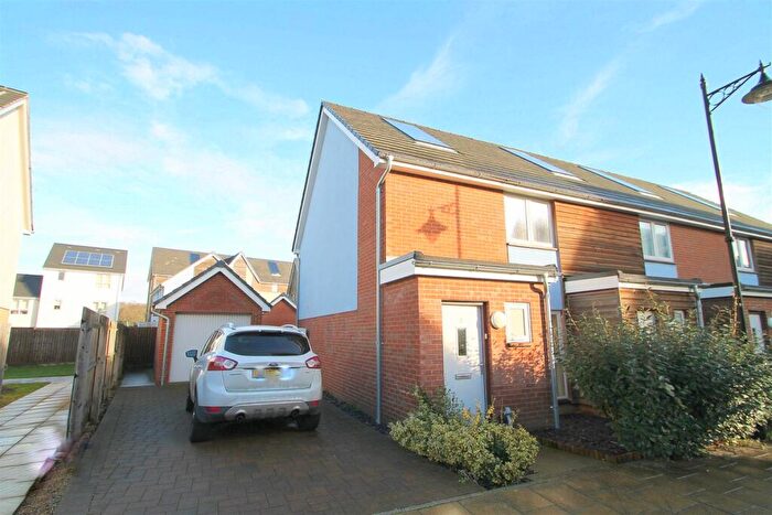 2 Bedroom End Of Terrace House To Rent In Henrietta Chase, St. Marys Island, ME4