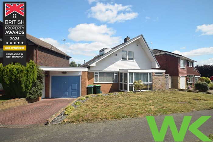 3 Bedroom Bungalow For Sale In Hopkins Drive, West Bromwich, B71