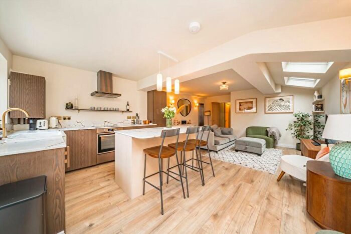 2 Bedroom Flat For Sale In Purves Road, Kensal Rise, NW10