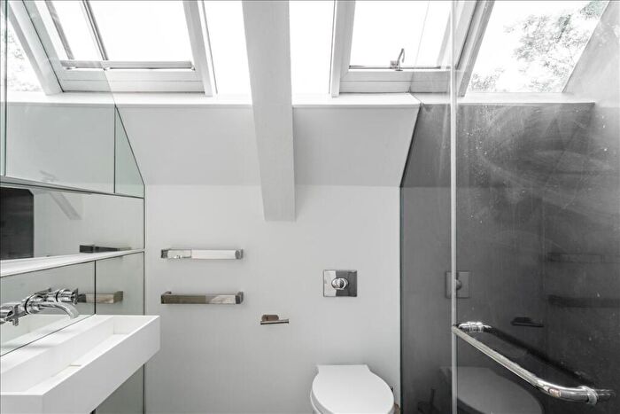 3 Bedroom Apartment For Sale In Temple Works, Hackney, E8 - Photo 10