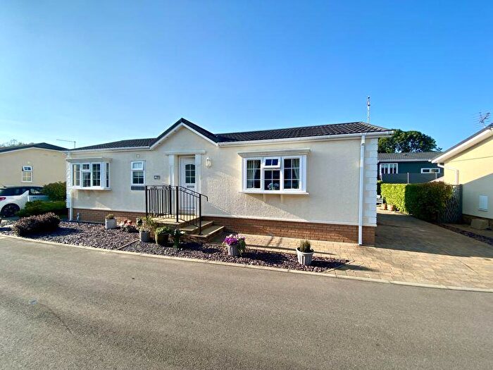 2 Bedroom Park Home For Sale In Wickham Court, Southwick Road, North Boarhunt, PO17