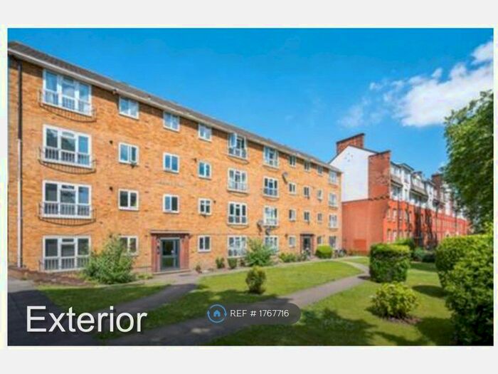 2 Bedroom Flat To Rent In Bewley Court, London, SW2