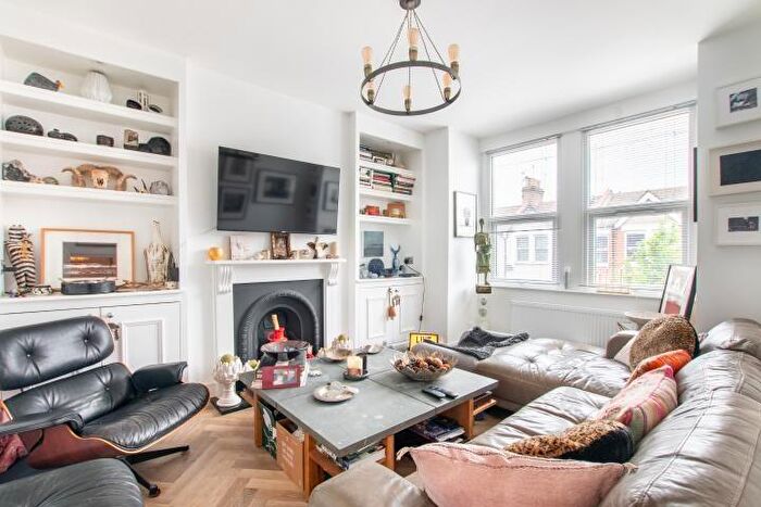 3 Bedroom Maisonette For Sale In Carvell House, Aerodrome Road, NW9