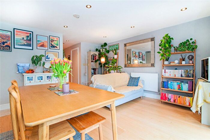1 Bedroom Flat For Sale In Third Cross Road, Twickenham, TW2