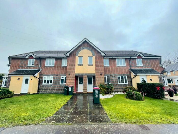 2 Bedroom Maisonette To Rent In Wheeler Road, Maidenbower, Crawley, West Sussex, RH10