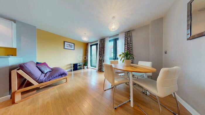 2 Bedroom Apartment To Rent In City South, City Road East, Sourthern Gateway, M15