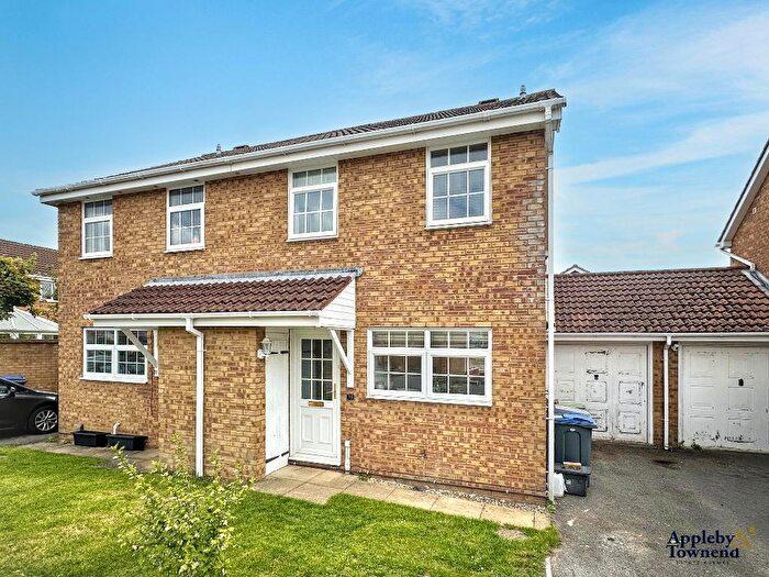 3 Bedroom Semi-Detached House For Sale In Shrewton Close, Trowbridge, BA14
