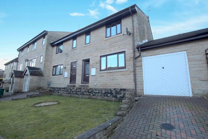 3 Bedroom Town House To Rent In Burnsdale, Allerton, Bradford, West Yorkshire BD15