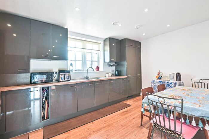 2 Bedroom Flat For Sale In Ashridge Close, Finchley, London, N3
