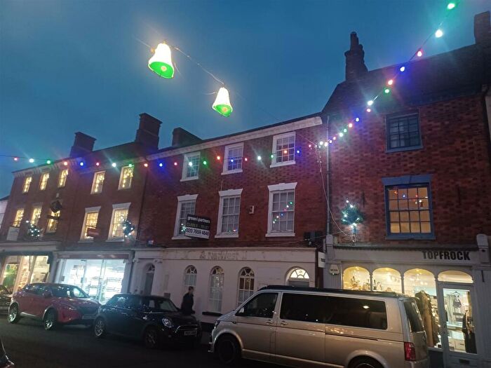 2 Bedroom Flat To Rent In High Street, Stony Stratford, MK11