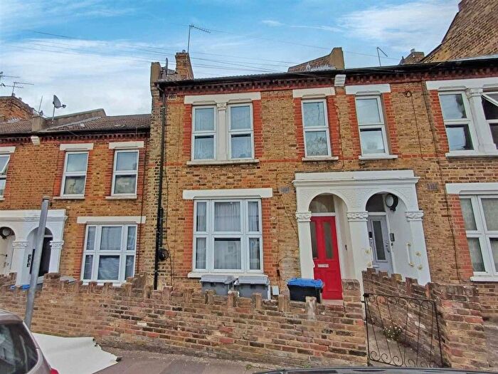 1 Bedroom Flat For Sale In Charlton Road, London, NW10