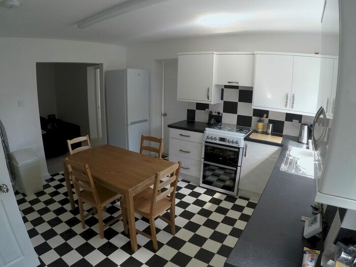 6 Bedroom Detached House To Rent In Kinsbourne Avenue, Bournemouth, BH10