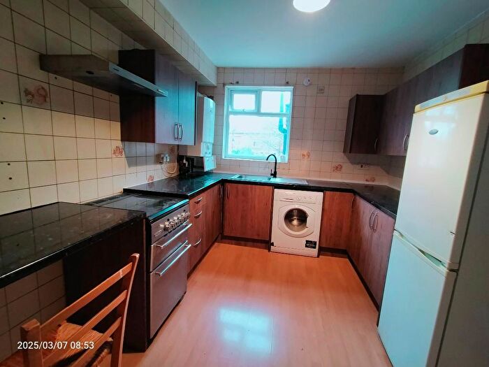 2 Bedroom Flat To Rent In Flat, Evington Road, LE2
