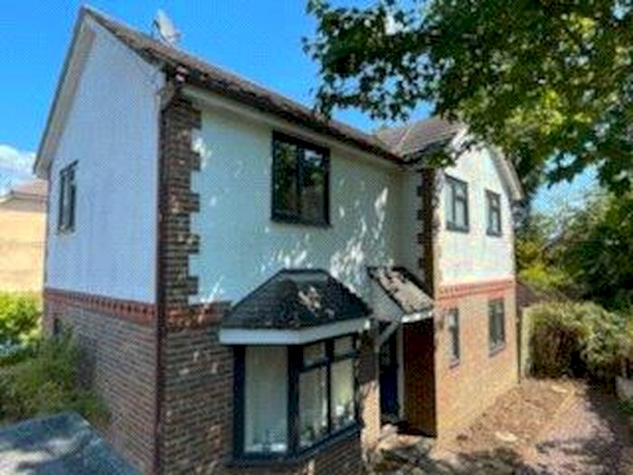 3 Bedroom Detached House To Rent In Pangdene Close, Burgess Hill, West Sussex, RH15