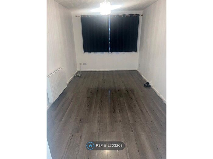 1 Bedroom Flat To Rent In Sidmouth Court, Dartford, DA1