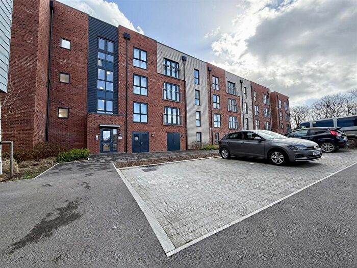 2 Bedroom Apartment For Sale In Harker Close, Gloucester, GL2