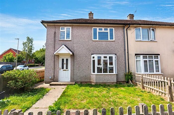 3 Bedroom Semi-Detached House For Sale In Lipscombe Rise, Alton, GU34