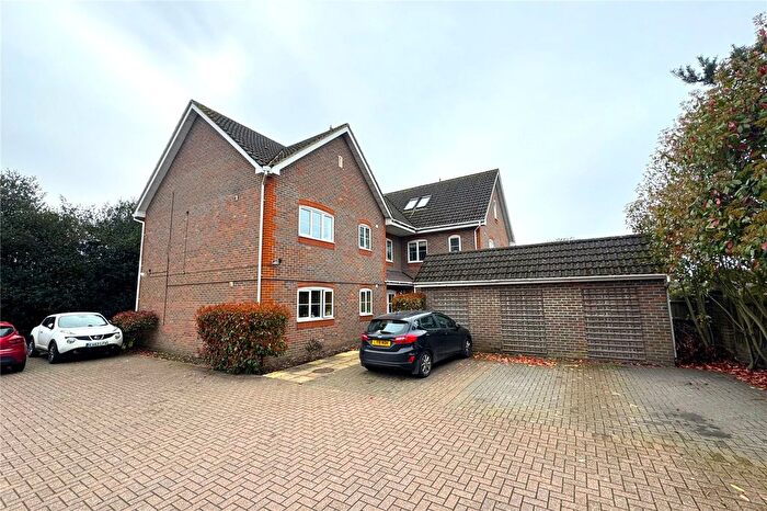 1 Bedroom Flat For Sale In Chapel Lane, Farnborough, Hampshire, GU14