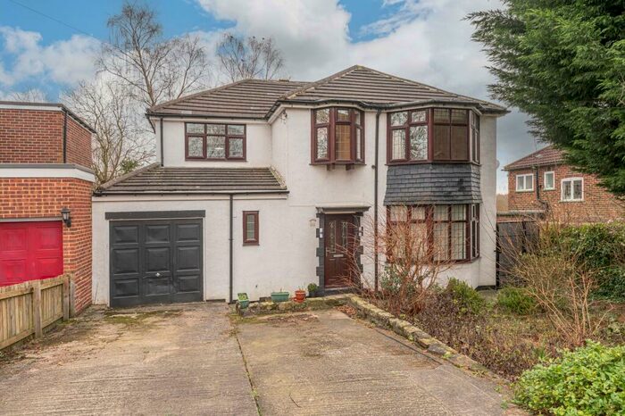 2 Bedroom Flat To Rent In The Avenue, Alwoodley, Leeds, LS17