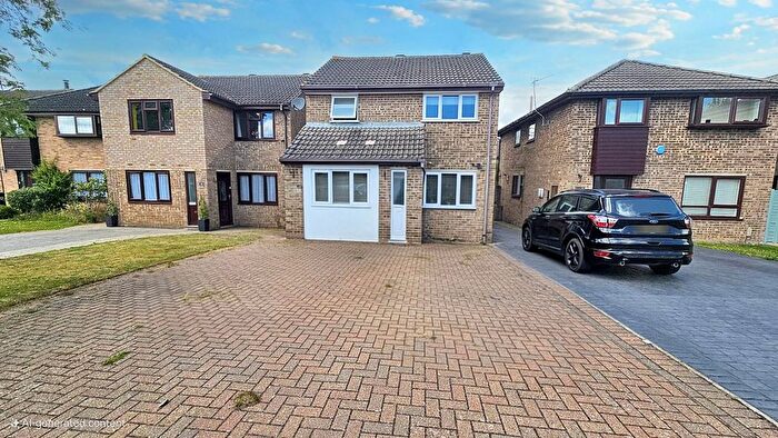 4 Bedroom Detached House For Sale In Oak Close, Hartwell, NN7