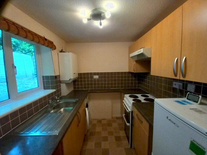 1 Bedroom Flat To Rent In Amber Court, Redan Gardens, Aldershot, GU12