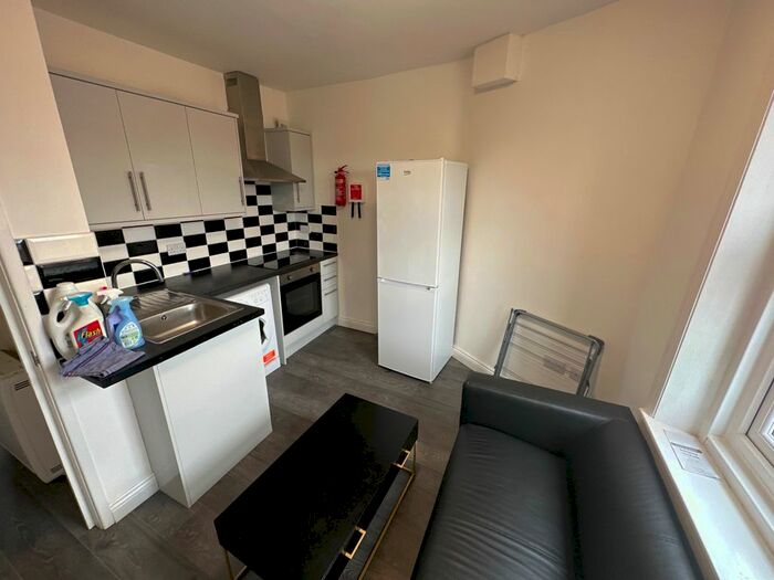 2 Bedroom Flat To Rent In Flat, High Street, CV31