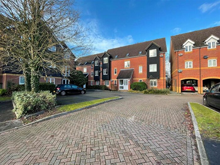 2 Bedroom Apartment To Rent In Gould Close, Newbury, RG14