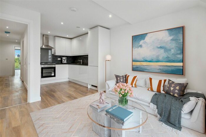 2 Bedroom Flat To Rent In Disraeli Road, Putney Hill, SW15