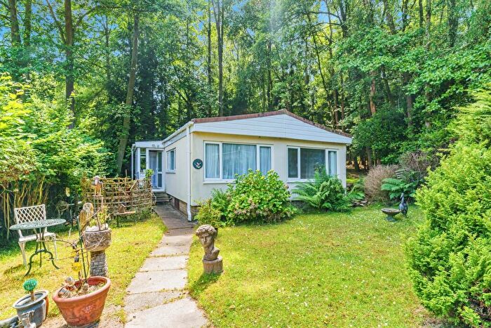 2 Bedroom Park Home For Sale In Turners Hill Park, Turners Hill, Crawley, RH10