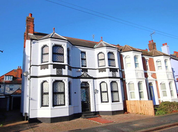 4 Bedroom Semi-Detached House For Sale In The Grove Clacton On Sea, CO15