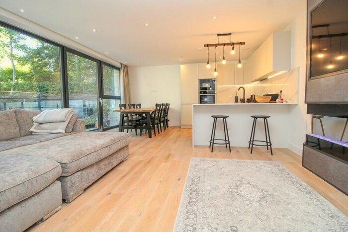 2 Bedroom Apartment To Rent In Lindsay Road, Poole, BH13